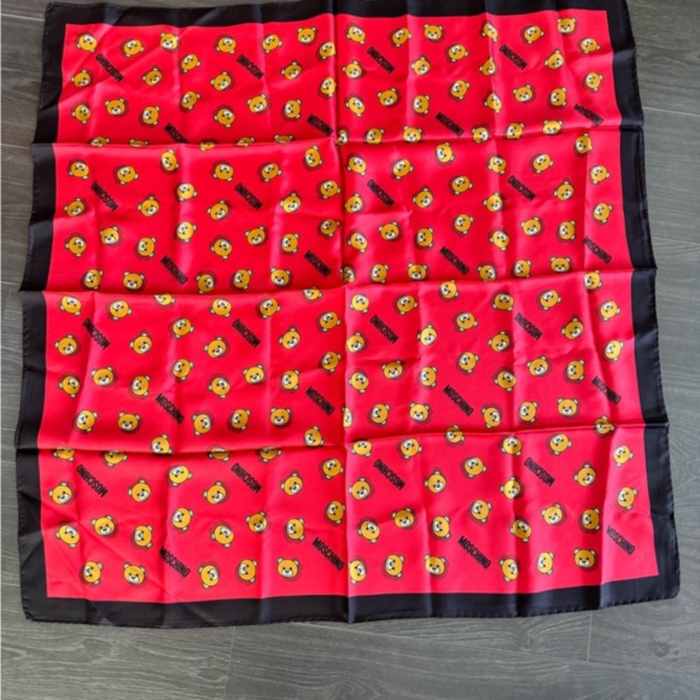 NWOT - Authentic - Moschino - Large Red and Black Bear Print Scarf